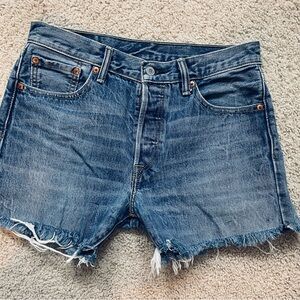VINTAGE Women's LEVIS 501 Indigo Blue DISTRESSED Denim BUTTON Fly JEAN SHORTS 30